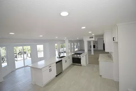 Kitchen - 614 Sneath Way, Alpine, CA 91901 photo 2 of 5
