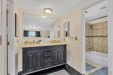 Bath - 7907 Poplin Dr, Santee, CA 92071 photo 3 of 4