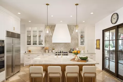 Kitchen - 1040 Crest Dr, Encinitas, CA 92024 photo 2 of 7