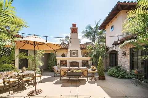 Exterior - 1040 Crest Dr, Encinitas, CA 92024 photo 2 of 15