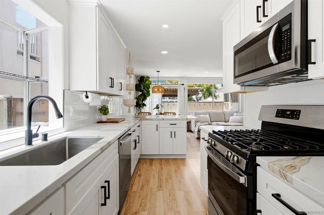 3063 Barnard St #1, San Diego, CA 92110