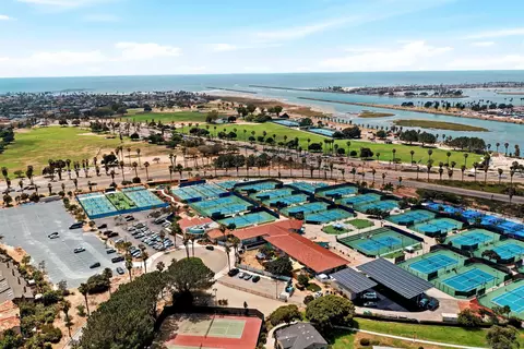 3063 Barnard St #1, San Diego, CA 92110