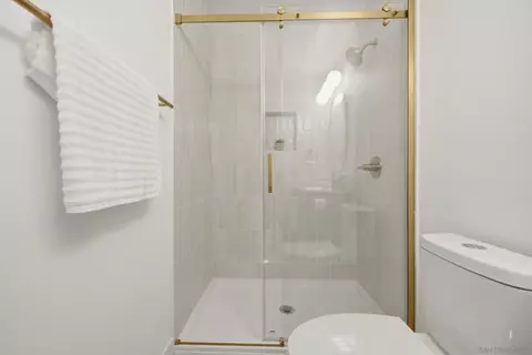 Bath - 13736 Woodgate Pl, Poway, CA 92064 photo 2 of 3