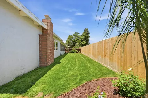 Exterior - 13736 Woodgate Pl, Poway, CA 92064 photo 12 of 16
