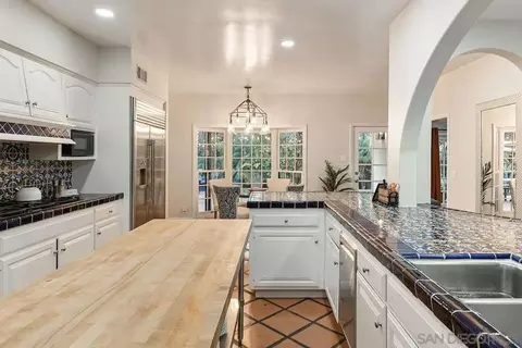 Kitchen - 1005 Solymar Dr, La Jolla, CA 92037 photo 3 of 5