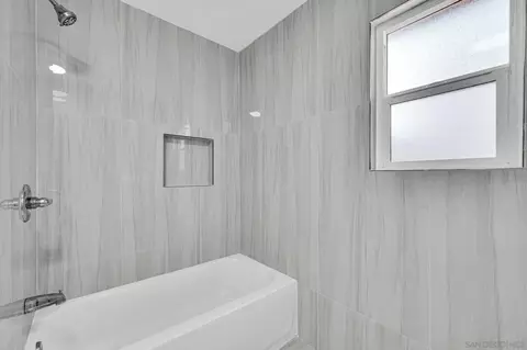 Bath - 4012 Via Rio Ave, Oceanside, CA 92057 photo 4 of 4