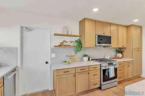 Kitchen - 10016 Bilteer Ct, Santee, CA 92071 photo 8 of 11