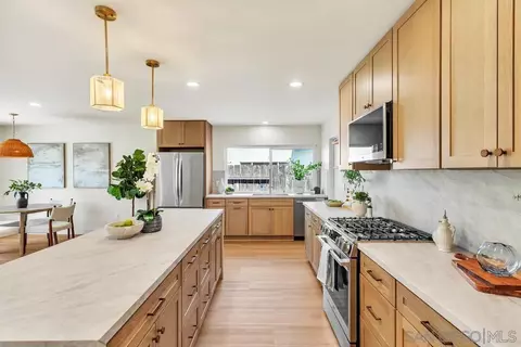 Kitchen - 10016 Bilteer Ct, Santee, CA 92071 photo 10 of 11
