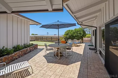 Exterior - 855 Muirlands Dr, La Jolla, CA 92037 photo 5 of 12