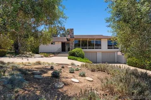 Exterior - 855 Muirlands Dr, La Jolla, CA 92037 photo 11 of 12