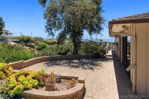 Exterior - 855 Muirlands Dr, La Jolla, CA 92037 photo 10 of 12