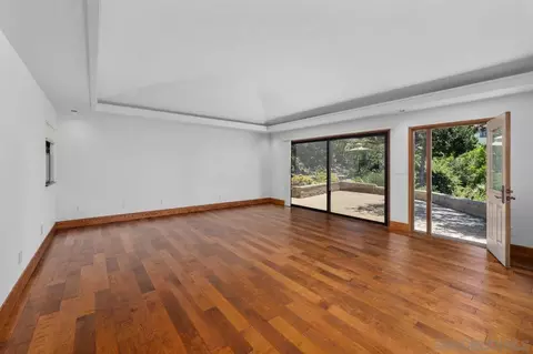 Living - 855 Muirlands Dr, La Jolla, CA 92037 photo 3 of 10