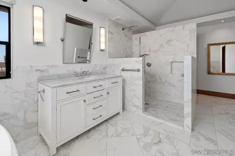 Bath - 855 Muirlands Dr, La Jolla, CA 92037 photo 1 of 4
