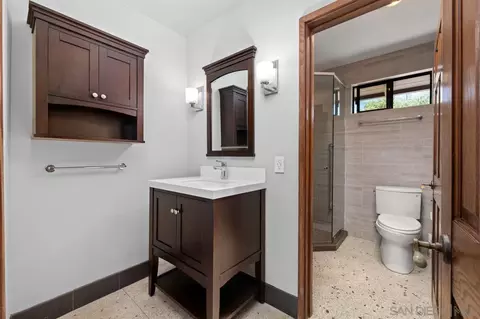 Bath - 855 Muirlands Dr, La Jolla, CA 92037 photo 3 of 4