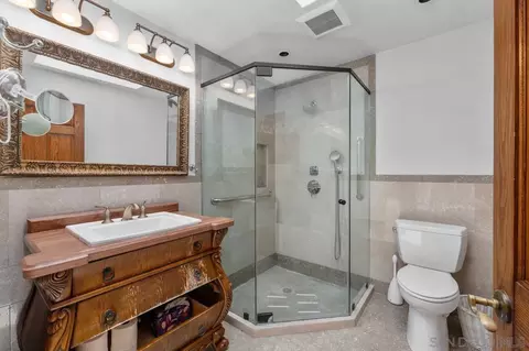 Bath - 855 Muirlands Dr, La Jolla, CA 92037 photo 4 of 4