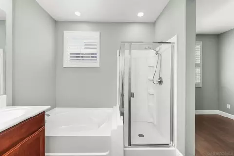 Bath - 9936 Leavesly Trl, Santee, CA 92071 photo 1 of 1