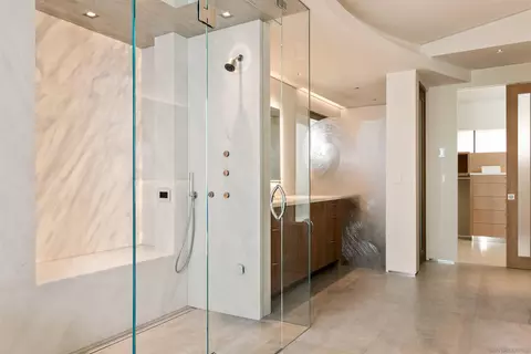 Bath - 1230 Neptune Ave, Encinitas, CA 92024 photo 4 of 7