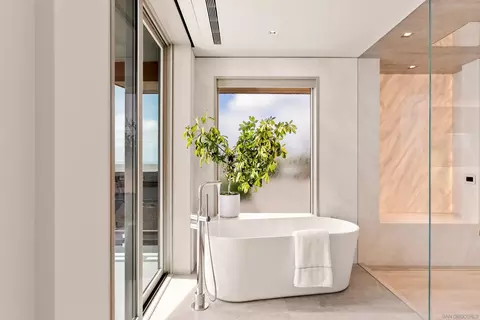 Bath - 1230 Neptune Ave, Encinitas, CA 92024 photo 1 of 7