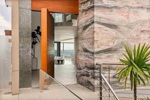 Entry Way - 1230 Neptune Ave, Encinitas, CA 92024 photo 1 of 2