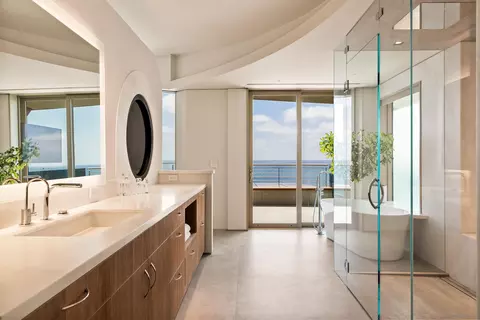 Bath - 1230 Neptune Ave, Encinitas, CA 92024 photo 3 of 7