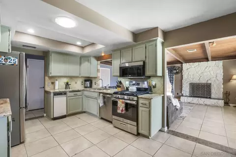 Kitchen - 10020 Pino Dr, Lakeside, CA 92040 photo 1 of 5