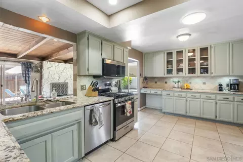 Kitchen - 10020 Pino Dr, Lakeside, CA 92040 photo 4 of 5