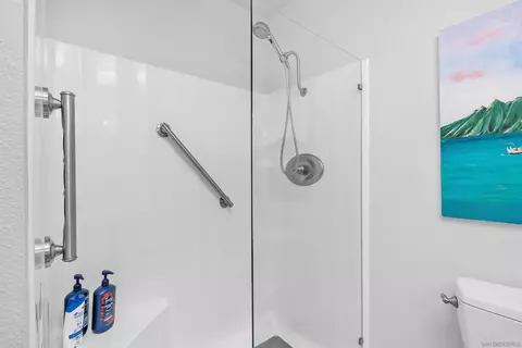 Bath - 4411 Kittiwake Way, Oceanside, CA 92057 photo 3 of 3