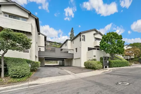1242 River Glen Row #40, San Diego, CA 92111