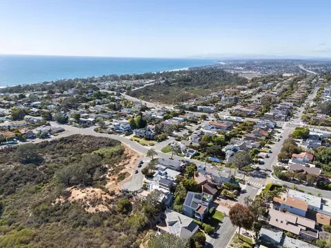 View/Area - 13673 Recuerdo Dr, Del Mar, CA 92014 photo 6 of 8