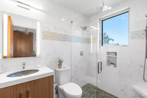 Bath - 13673 Recuerdo Dr, Del Mar, CA 92014 photo 4 of 6