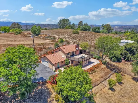 974 Via Hillview, Fallbrook, CA 92028 photo 2