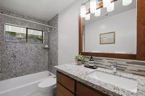 Bath - 4165 Manchester Ave, Encinitas, CA 92024 photo 4 of 4
