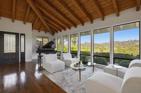 Living - 4165 Manchester Ave, Encinitas, CA 92024 photo 2 of 6