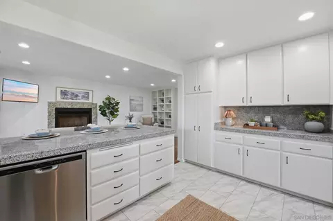 Kitchen - 4165 Manchester Ave, Encinitas, CA 92024 photo 2 of 4