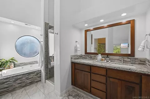 Bath - 4165 Manchester Ave, Encinitas, CA 92024 photo 2 of 4