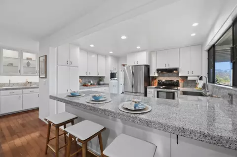 Kitchen - 4165 Manchester Ave, Encinitas, CA 92024 photo 3 of 4