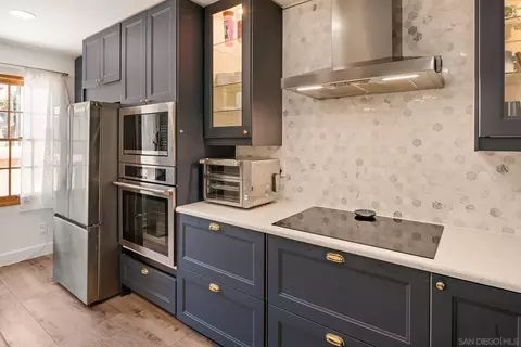 8647 Circle R Vly, Escondido, CA 92026