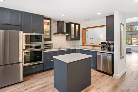 8647 Circle R Vly, Escondido, CA 92026