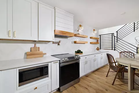Kitchen - 2031 Shadytree Ln, Encinitas, CA 92024 photo 2 of 2