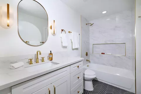 Bath - 2031 Shadytree Ln, Encinitas, CA 92024 photo 1 of 2