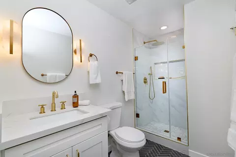 Bath - 2031 Shadytree Ln, Encinitas, CA 92024 photo 2 of 2