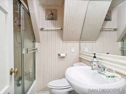 Bath - 27961 Rainbow Dr, Lake Arrowhead, CA 92352 photo 1 of 2