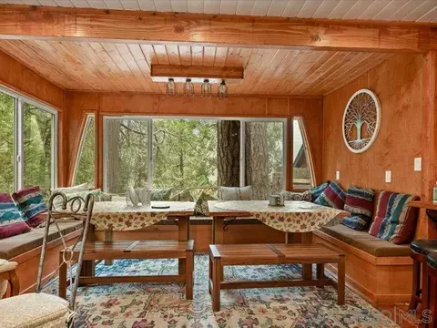 Dining - 27961 Rainbow Dr, Lake Arrowhead, CA 92352 photo 2 of 4