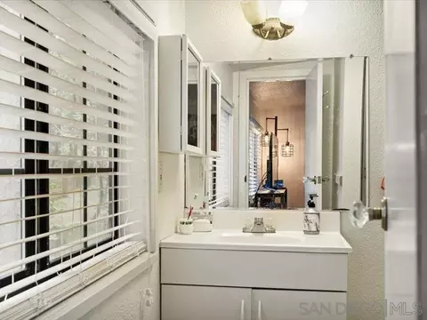 Bath - 27961 Rainbow Dr, Lake Arrowhead, CA 92352 photo 2 of 2