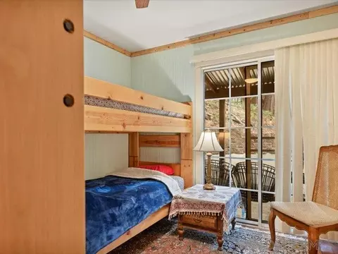 Bedroom - 27961 Rainbow Dr, Lake Arrowhead, CA 92352 photo 1 of 9