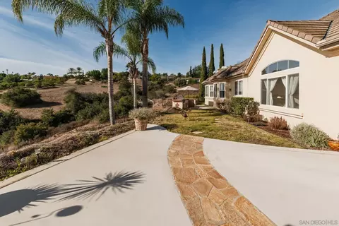 Exterior - 2635 Vista De Palomar, Fallbrook, CA 92028 photo 10 of 21
