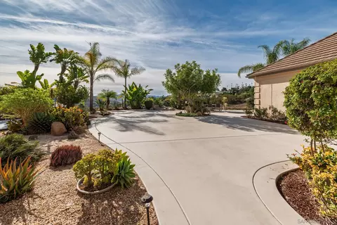 Exterior - 2635 Vista De Palomar, Fallbrook, CA 92028 photo 19 of 21
