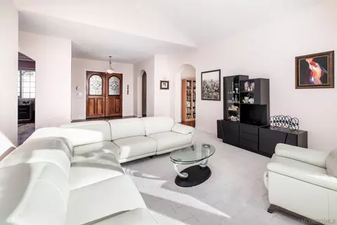 Living - 2635 Vista De Palomar, Fallbrook, CA 92028 photo 4 of 4