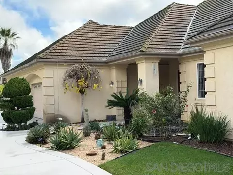 Exterior - 2635 Vista De Palomar, Fallbrook, CA 92028 photo 3 of 21