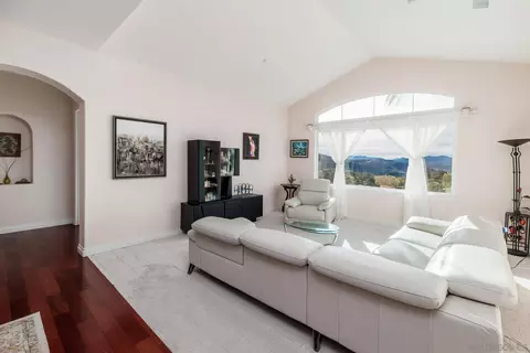Living - 2635 Vista De Palomar, Fallbrook, CA 92028 photo 3 of 4